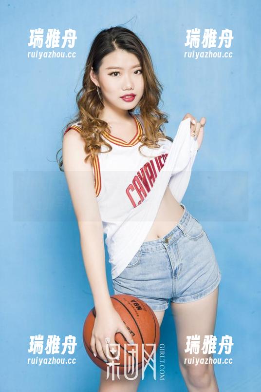 GIRLT果团网 - 美足大揭秘：little贝壳喵的写真图集，上演完美的脚趾舞！