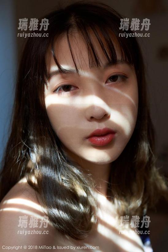 MiiTao蜜桃社-Mia米娅 MiiTao蜜桃社 - Mia米娅制服写真集:下载前先准备好你的心脏,真是心动的舒适感!