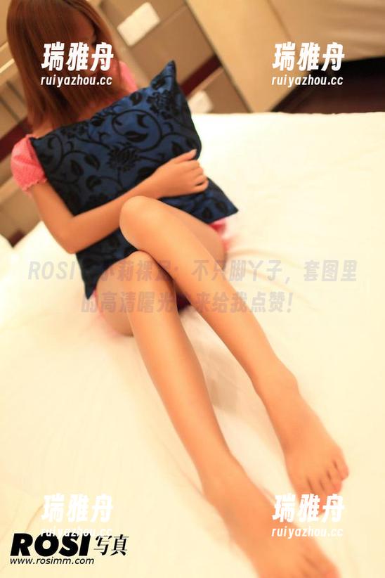 ROSI-小莉 ROSI - 小莉裸足:不只脚丫子,套图里的高清曙光快来给我点赞!