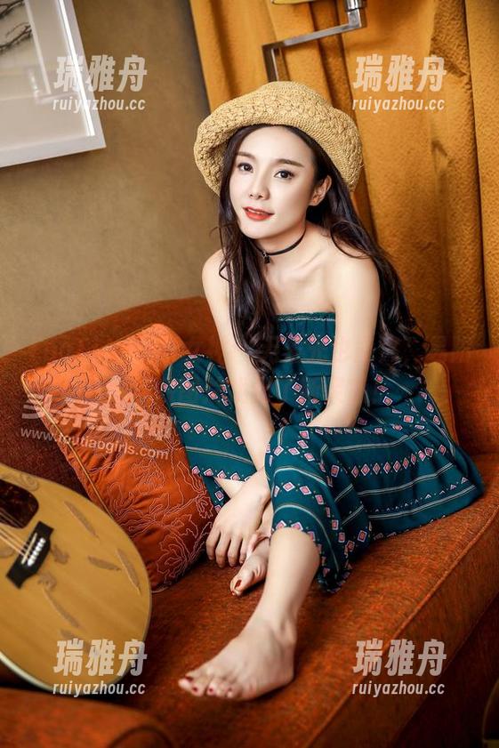 TouTiao头条女神 - 无圣光也能火，易阳的套装图片找到了新灵感！