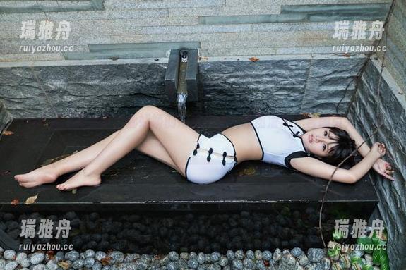 TuiGirl推女郎 - 潘娇娇的浴室梦游：原图清新，套图引人遐想！