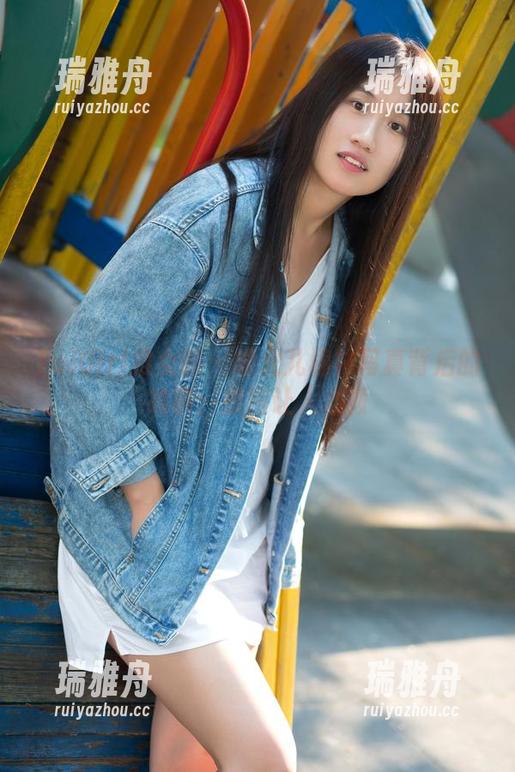 TuiGirl推女郎 - 胡允儿棉袜写真背后的故事：原图让人心颤
