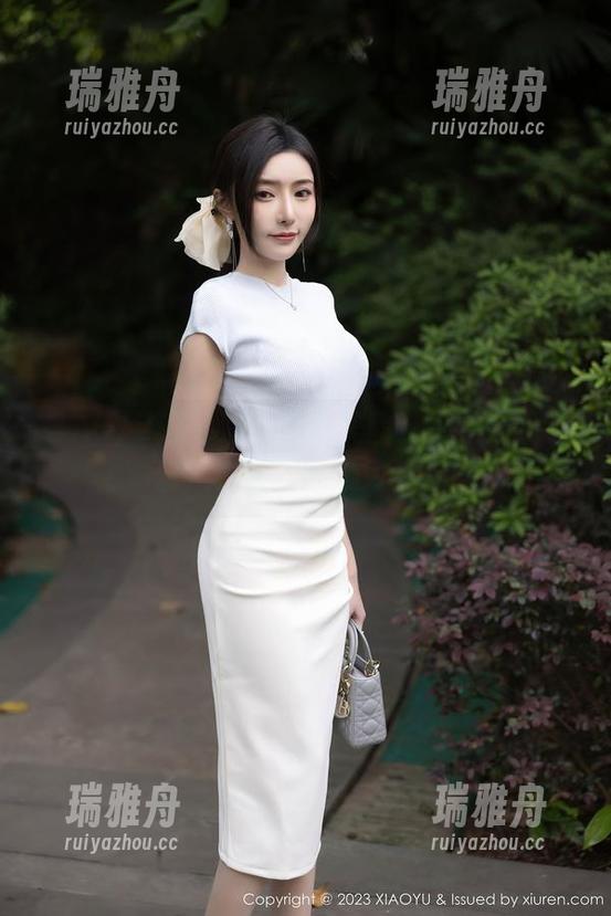 XIAOYU语画界 - 最新美图！杨晨晨Yome瑜伽，光影间的魅力不容小觑