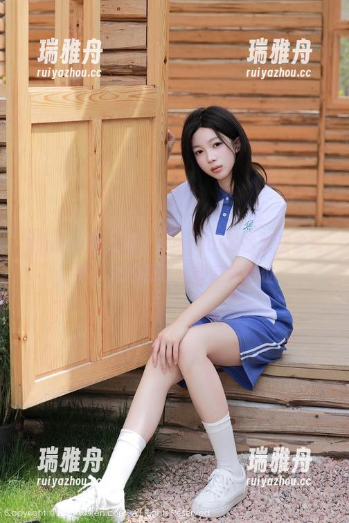 Xiuren秀人网-lingyu69 Xiuren秀人网 - lingyu69最新居家写真:光线和咖啡的完美错位