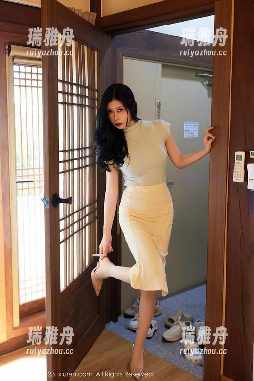 Xiuren秀人网-丹妮Danny Xiuren秀人网 - 校园魅影:丹妮Danny的校服写真揭示了另一面