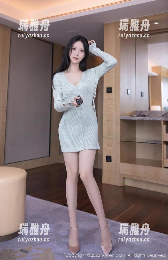Xiuren秀人网 - 小雨baby的最新礼服搭配：雨滴轻轻落下，心情也在云端！