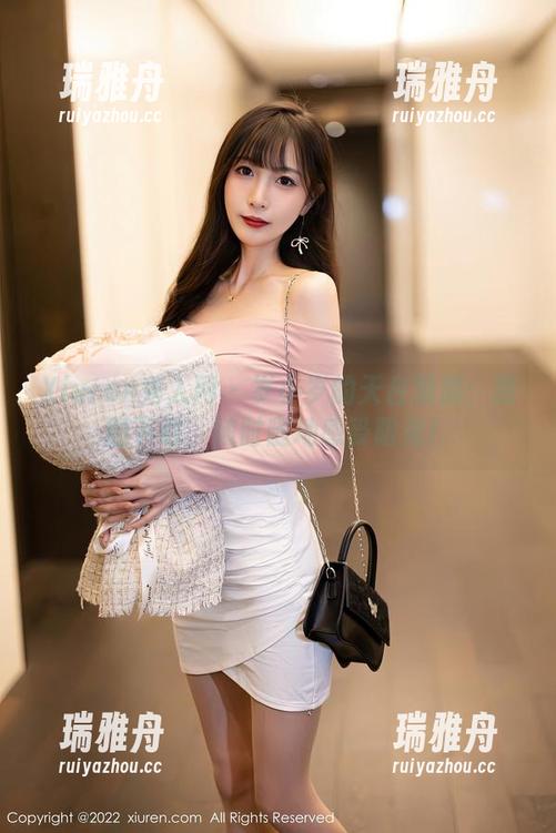 Xiuren秀人网 - 岁小岁的天台漫游：原图下载，随时随地感受阳光！