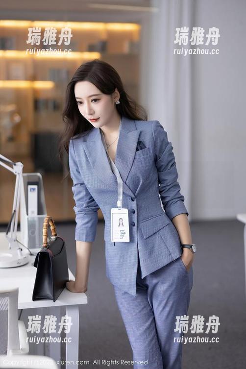 Xiuren秀人网 - 你绝对不想错过的高清写真：晓茜sunny的长腿指南