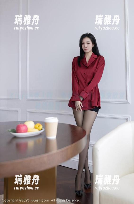 Xiuren秀人网 - 兔女郎出没！快来欣赏林悠悠最新的写真集！