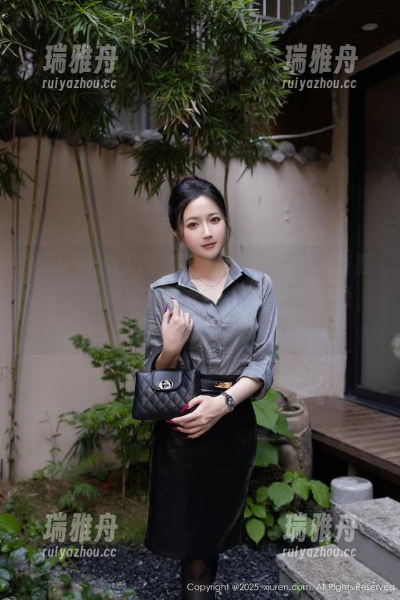 Xiuren秀人网-王曼柔 Xiuren秀人网 - 王曼柔泳池写真,资源都在慢慢释放,感觉每一滴水都在低语,真想滑进去。