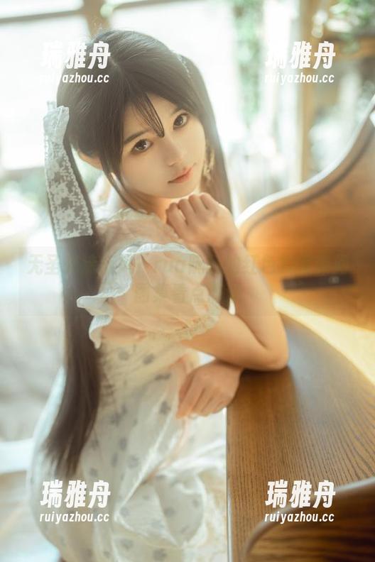 无圣光流行风？rua阮阮的红色校服课间图集看点满满
