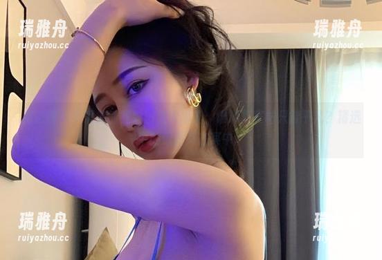 微密圈 - 不爱笑的赛琳图集大曝光：谁说嘉宾帖只能平凡？精选中的惊喜尽在其中。