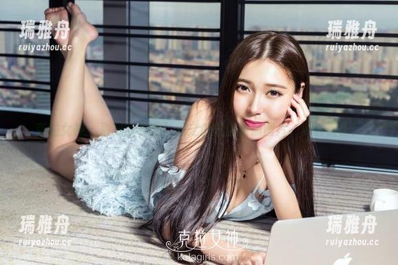 克拉女神-忆之 克拉女神 - 别只盯着脸!忆之的美脚资源图片,真香警告!