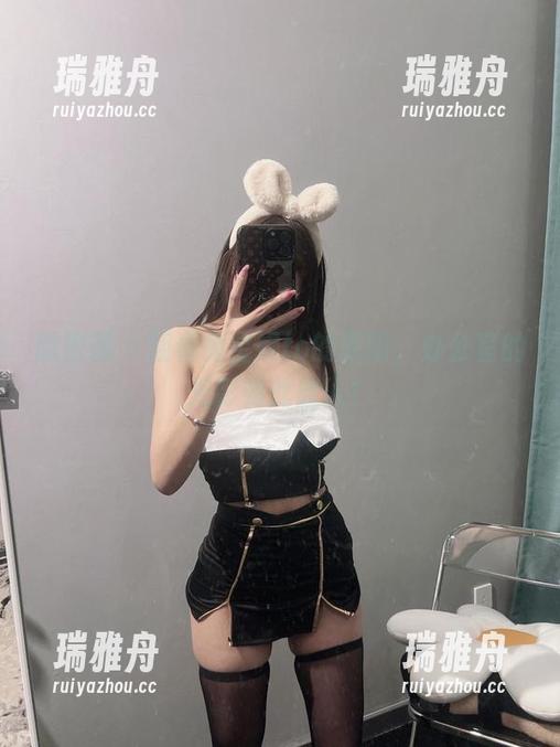 兔宝妮to 微密圈 - 翻看兔宝妮to的原图,办公室的光影如此迷人!