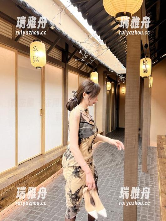 微密圈 - 在周妍希的短裤私房里，原图竟藏着这些秘密！