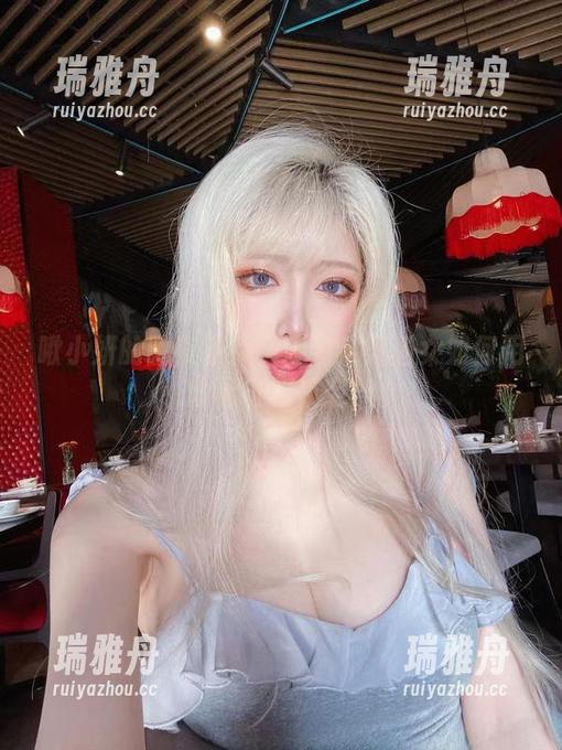 啾小妍 啾小妍的暗夜猫女:观看这只猫女如何用幽默征服夜空!