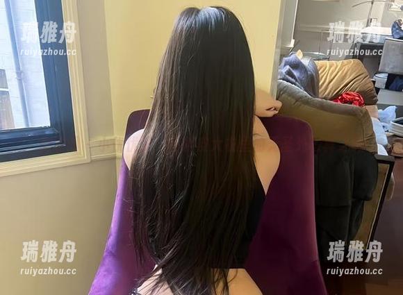 微密圈 - 小优优子：在貂皮大衣里的无圣光写真之旅