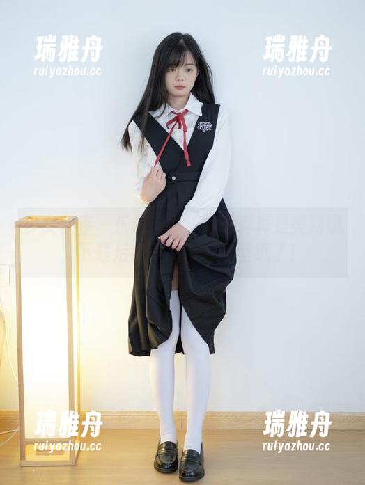 少女秩序 - 乐栀在海边的写真真是美到爆，下载后我差点拿去做壁纸了！