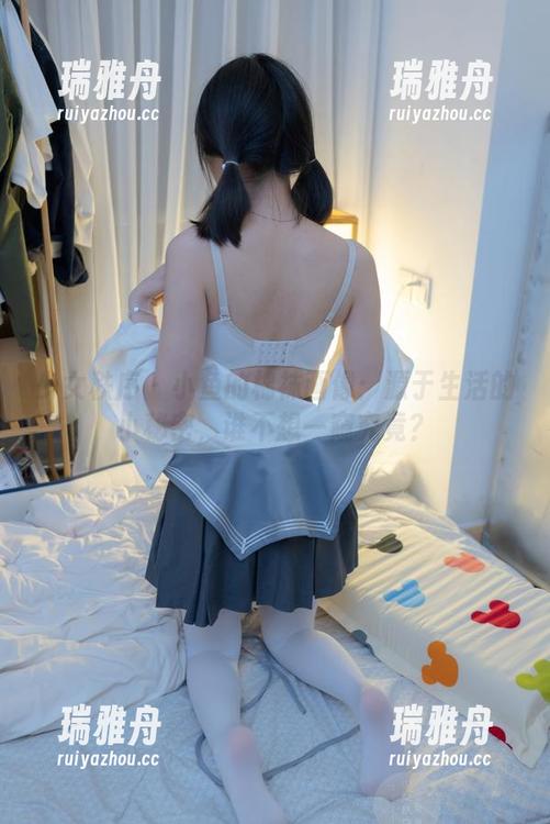 少女秩序 - 小鱼的棉袜画像：源于生活的小秘密，谁不想一窥究竟？