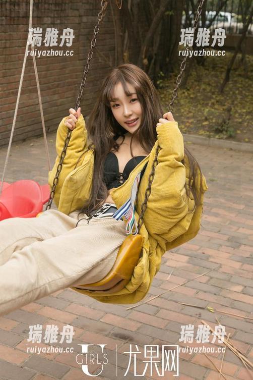 尤果网 - 一只香蕉船女孩的写真：一场美梦与现实的交汇