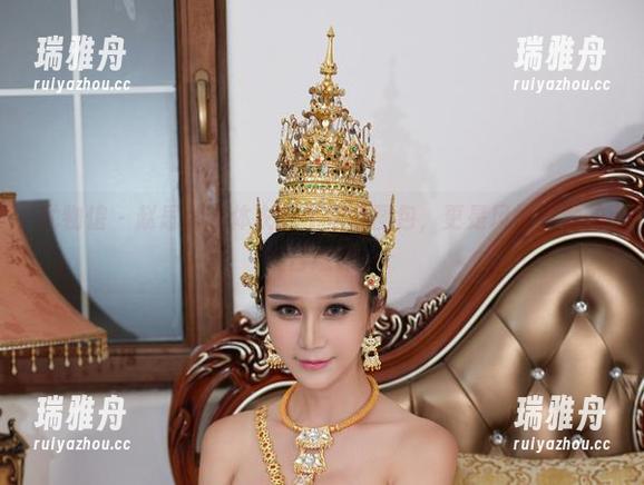 尤物馆-赵思儿 尤物馆 - 赵思儿连体衣:不仅是图包,更是风情万种的春日邂逅!
