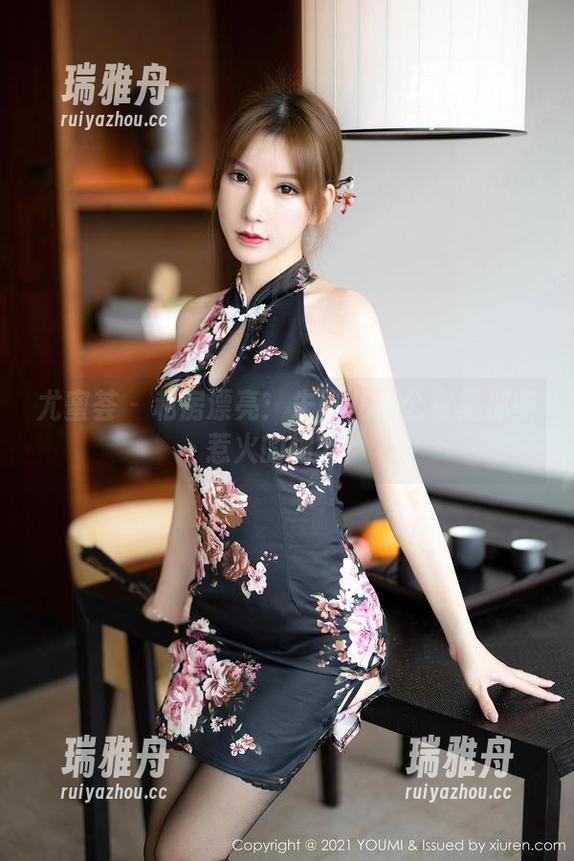 尤蜜荟-朱可儿 尤蜜荟 - 私房漂亮:朱可儿办公室里那些惹火的细节!