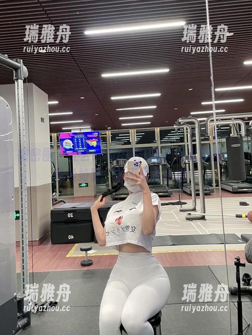 左公子666 微密圈 - 左公子666第3版的全套原图,轻柔如雾,能不能靠近点?