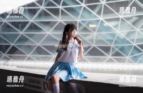 御子Yumiko 当御子Yumiko遇上套装:这组作品真是太会穿了!