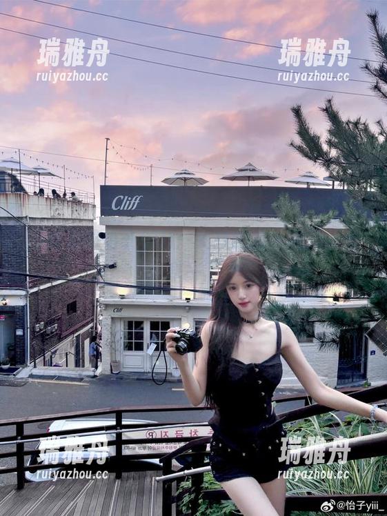 怡子yiii 图库里的怡子yiii:女孩的迷人视角,分享一下