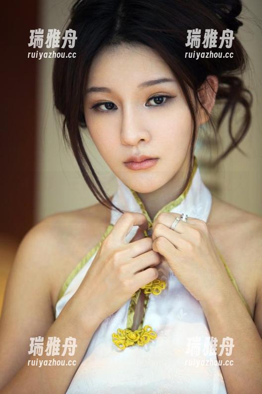 推女郎-王馨瑶 推女郎 - 王馨瑶婚纱写真,精选那些让人“心动”的迷惑瞬间