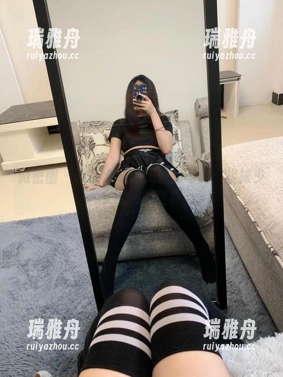 提袜少女 微密圈 - 让人心动的无圣光写真:提袜少女的网袜世界