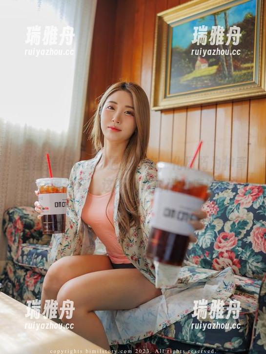 当普美(bomi)遇上皮衣，化腐朽为神奇的套图分享，这不就是时尚的魔法吗？