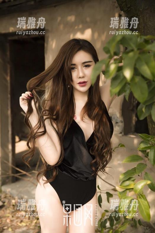 果团网 - 精选蜜桃Q妹儿泳装特辑：她的魅力能把沙滩晒化