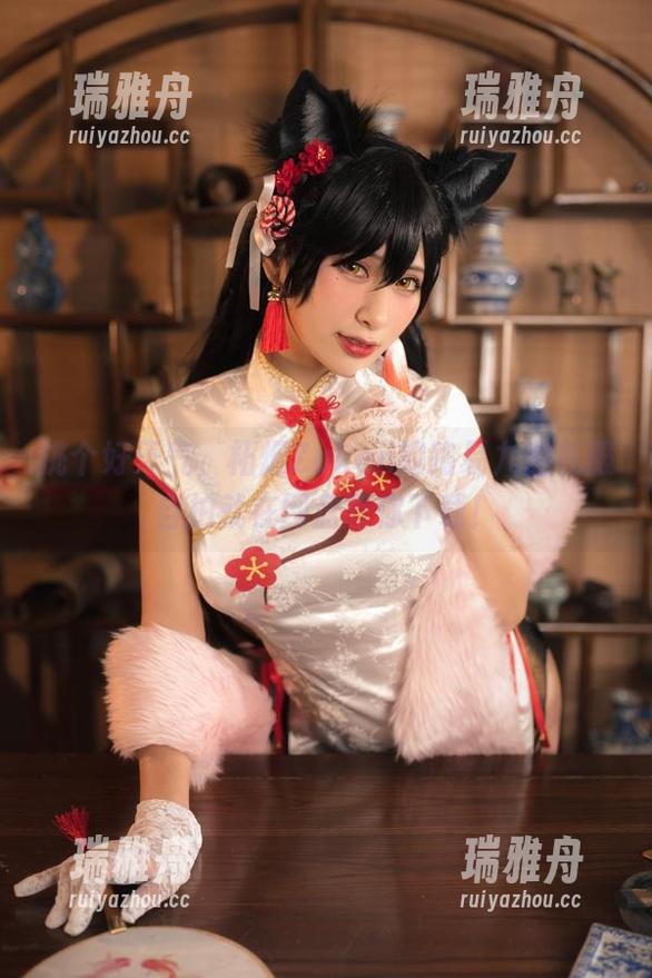 挑个好天气，柘烟Zuken的路易九世礼服自拍就在网盘等你下载！