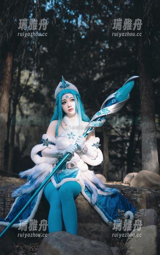 图册里的桃墨公子：罗莎莉亚是喷洒魅力的天才啊！