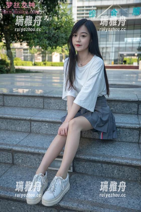 梦丝女神 - 制服分享来啦！乔儿教你如何把平凡的制服变成时尚的尖货！
