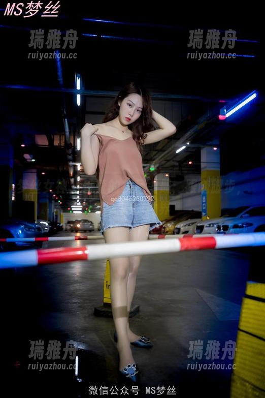 梦丝女神 - 香萱的裸足图册：跟随脚步，踏入她的世界