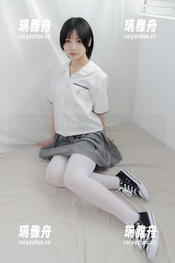 森萝财团-吸吸 森萝财团 - 吸吸的铁轨边扫荡:白丝美少女写真下载,别怪我没提醒!