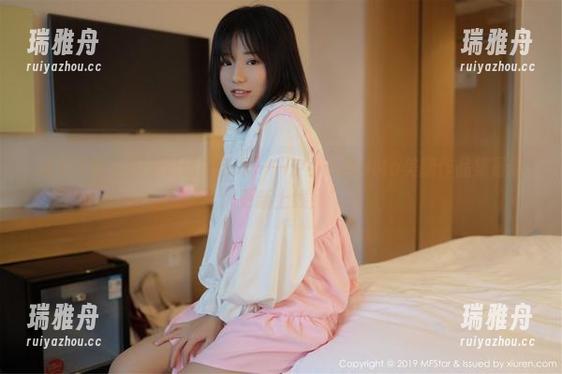 模范学院-伊小七MoMo 模范学院 - 用腿说话的艺术——伊小七MoMo美腿作品集最新更新上线!