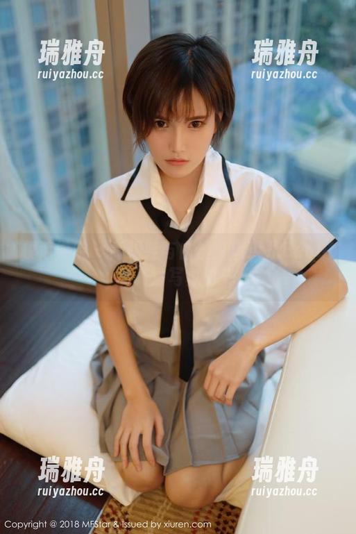 模范学院 - 高跟鞋与白丝：唐琪儿Beauty的高清写真时光机