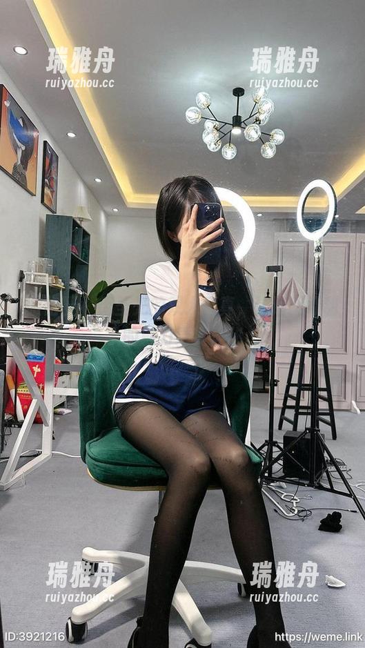 微密圈 - 无圣光的双人写真，让汤圆可甜了的魅力更显神秘。