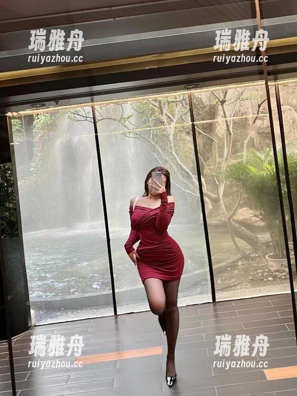 洁己u 微密圈 - 婚纱与风格的碰撞:洁己u的资源野心大揭秘