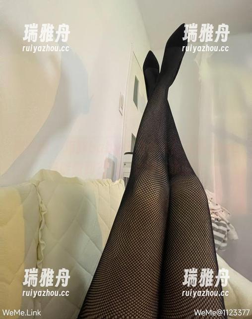 海豚baby 微密圈 - 海豚baby运动合集:这些pose谁能做到?我只会浮在水面上