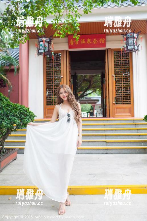 爱蜜社 - 换个角度看Angela小热巴的美脚原图，哇，这样的视觉震撼有点刺激