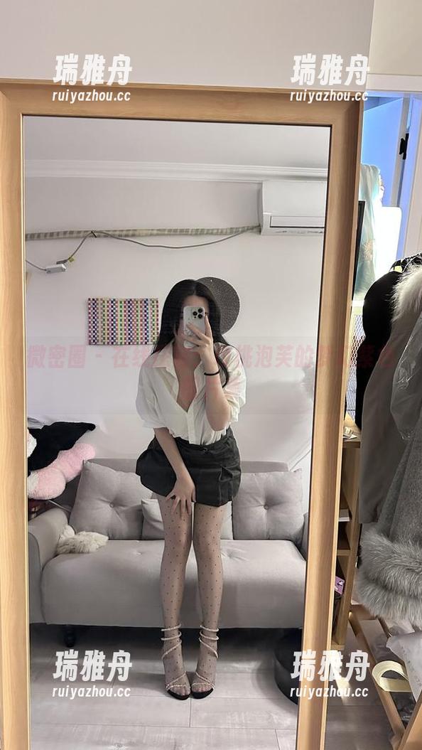 玫桃泡芙 微密圈 - 在线探秘:玫桃泡芙的梦幻紫色图片集