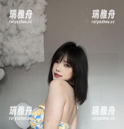 琳铛铛 微密圈 - 图册里的暧昧:琳铛铛与夺命紫色蕾丝套装的不可思议之旅