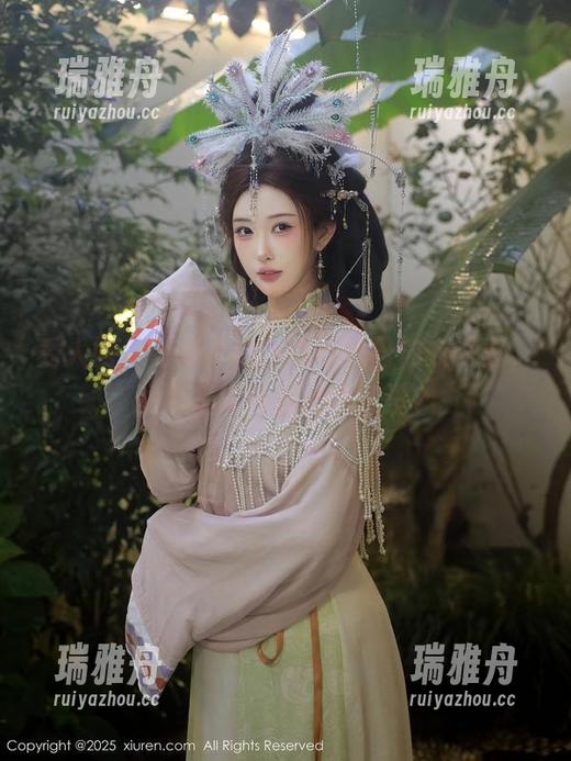 秀人网 - 最新Angela小热巴内衣写真，图片里的她你心动了没？