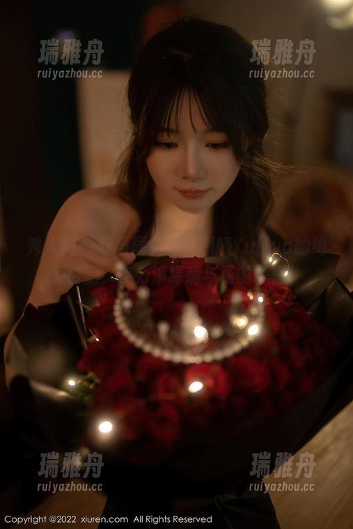 秀人网 - 双马尾女神严利娅Yuliya的绝美资源，实力演绎萌与骚的平衡！