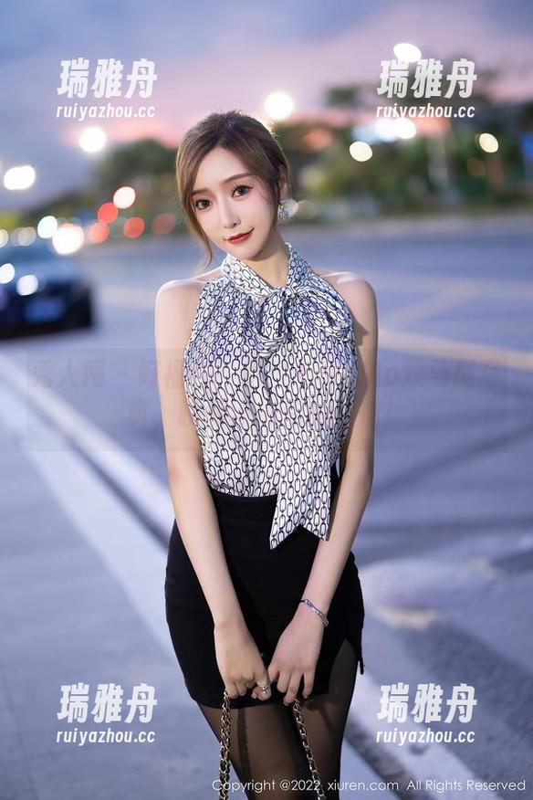 秀人网-伊小七MoMo 秀人网 - 好福利!伊小七MoMo双马尾写真,瞬间点燃你的热情!