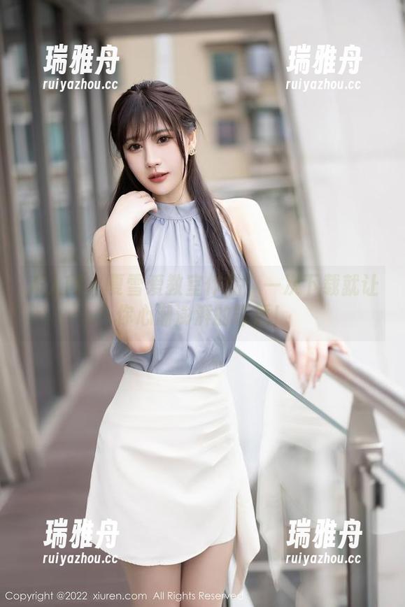 秀人网-夏雪爱 秀人网 - 夏雪爱教室作品:一次下载就让你心潮澎湃的罪恶!